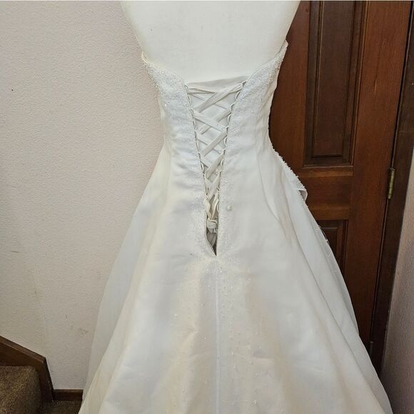 Maggie Sottero Couture wedding dress, white, size 10 - Picture 6 of 9